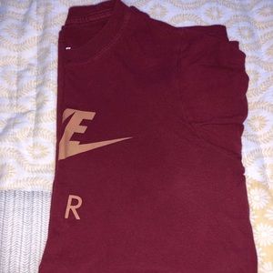 Nike tshirt in size kids large, fits woman’s small
